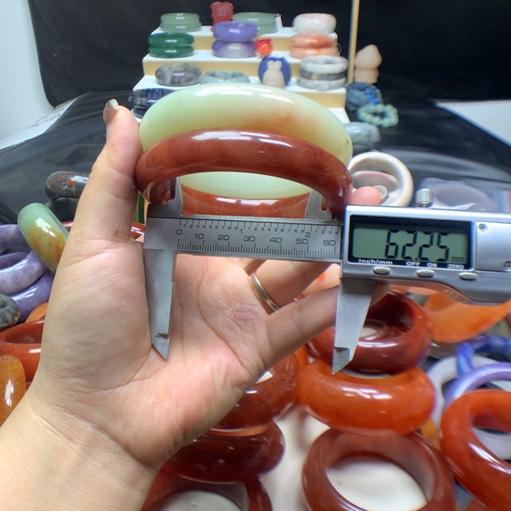 未镶嵌手镯石英质玉