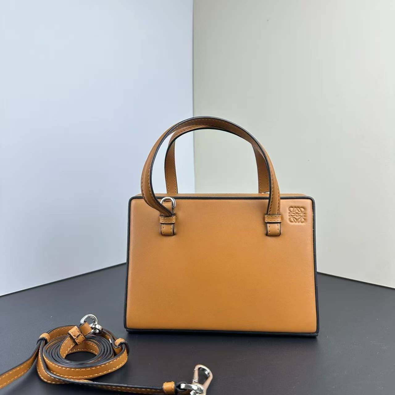 95新 LOEWE/罗意威 安安/箱包/TYP882512040023