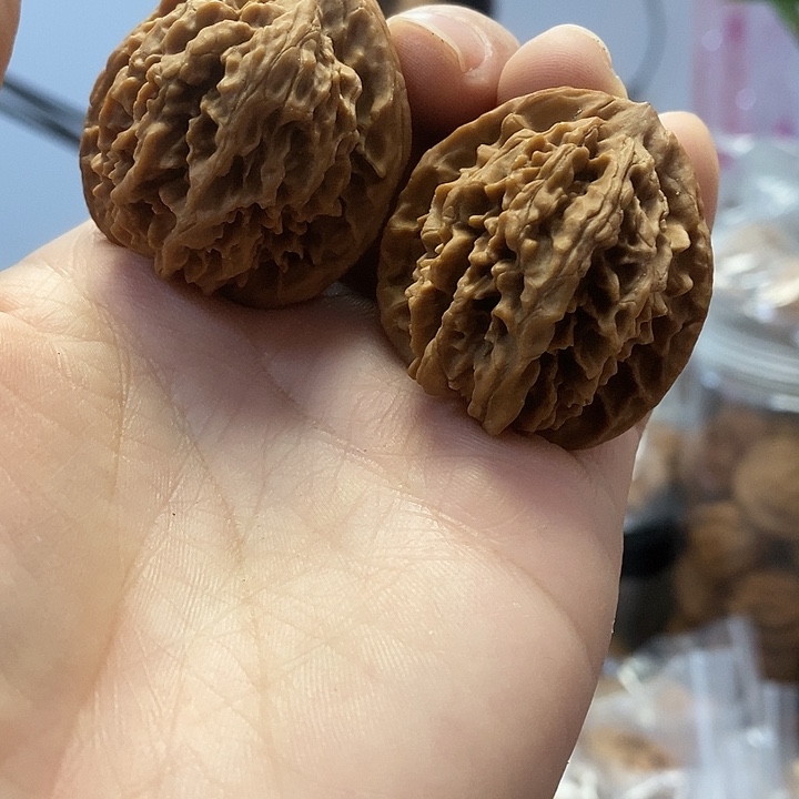 文玩核桃把件36.5蜡皮黄冠