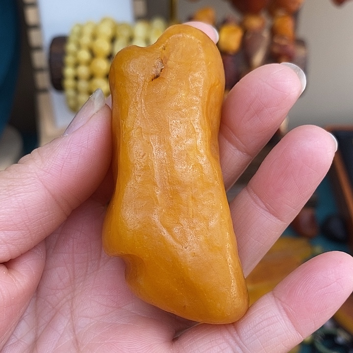 琥珀未镶嵌颈饰手把件