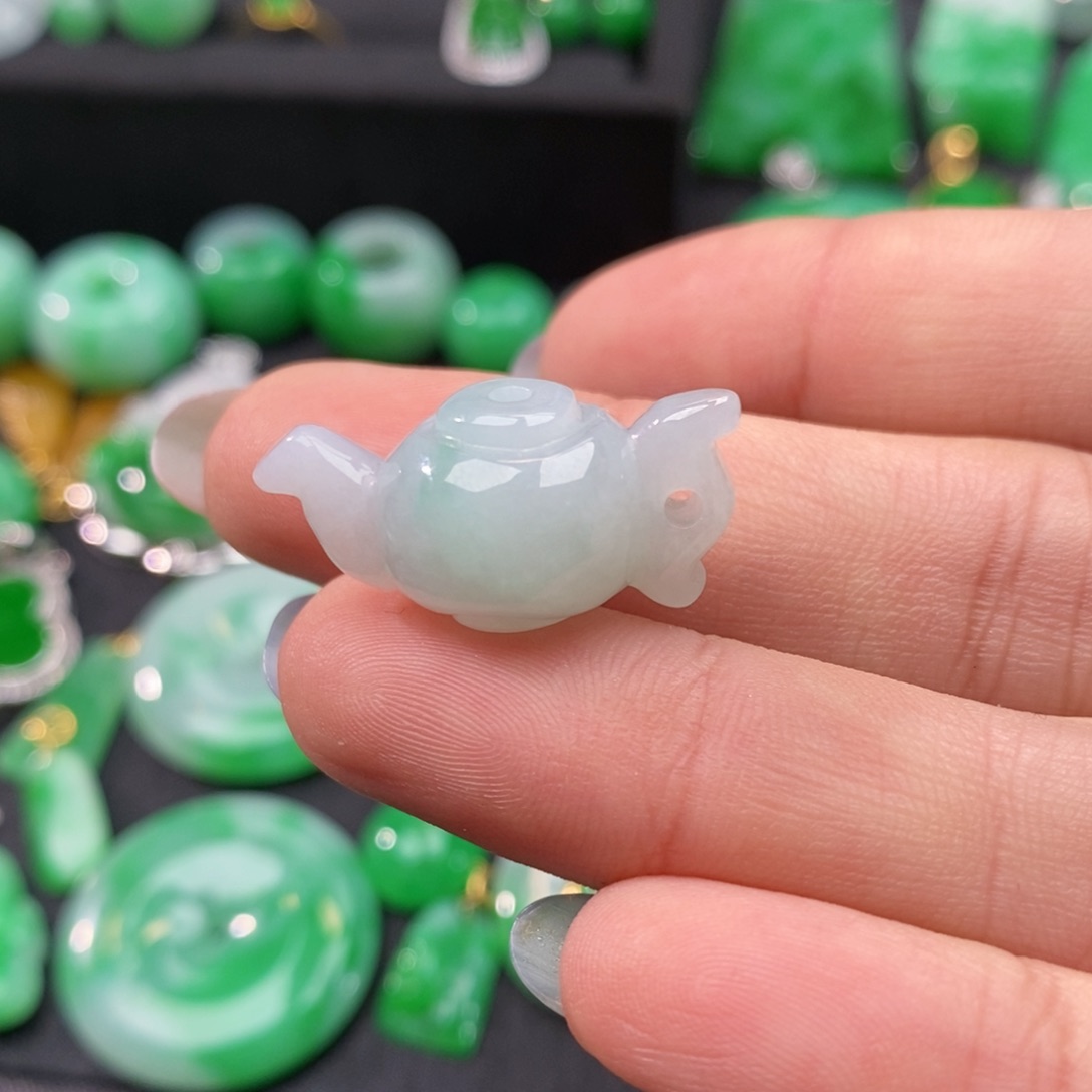翡翠颈饰未镶嵌翡翠