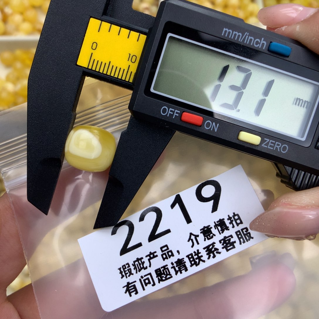 未镶嵌琥珀珠宝奇石