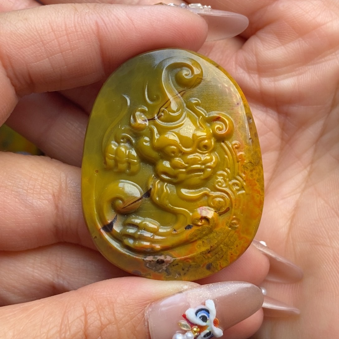 玛瑙/玉髓颈饰未镶嵌战国红