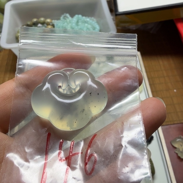 透闪石-蛇纹石玉吊坠未镶嵌