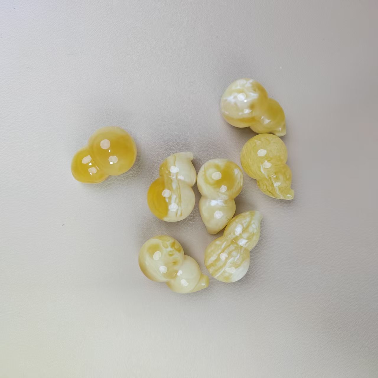 蜜蜡“AAAAA级”葫芦吊坠一个3-8克 多样性发其中一件 原矿无优化