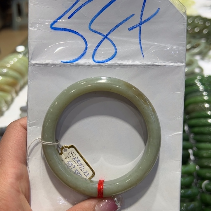 和田玉手镯未镶嵌六****王