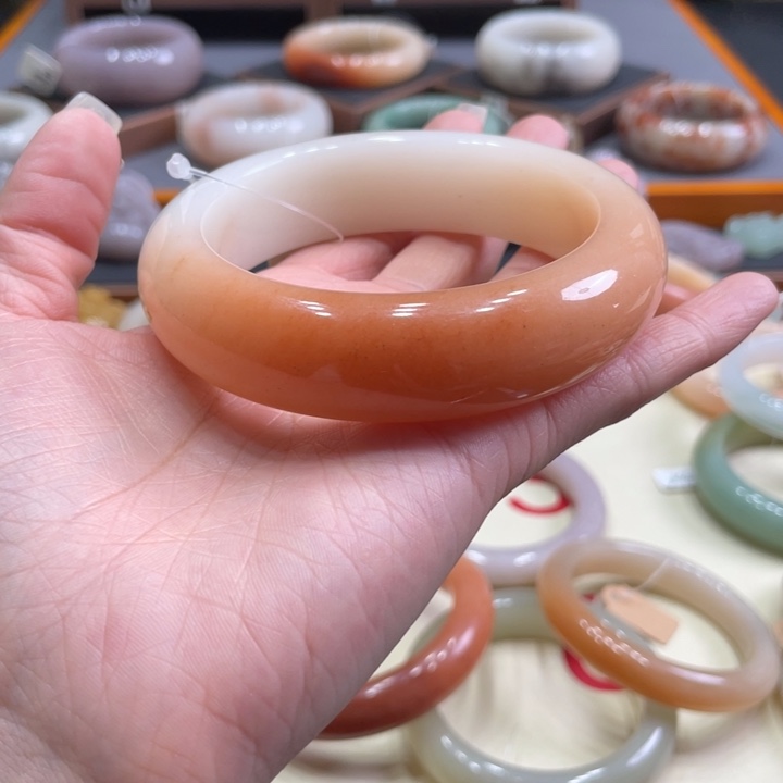 未镶嵌手镯石英质玉美****）