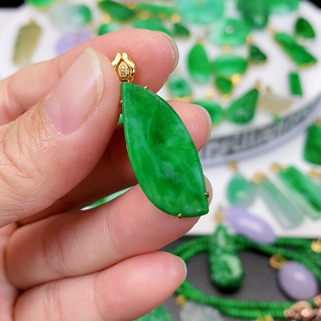 翡翠吊坠(不含链)18K金镶嵌