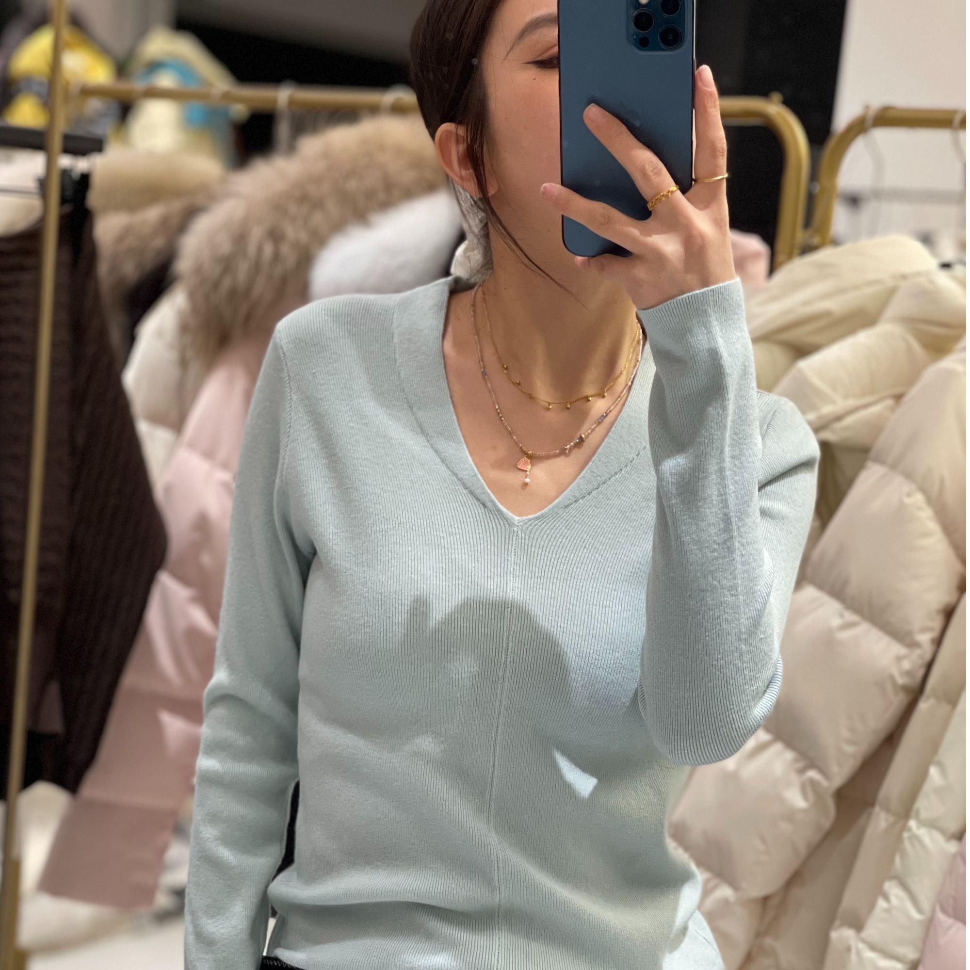 女长袖常规厚度针织V领毛针织打底纯色女装时尚修身B107