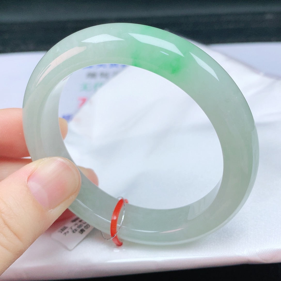 翡翠手镯未镶嵌54圈