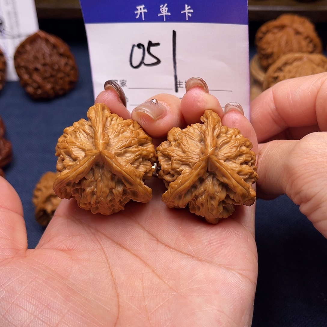 文玩核桃吊坠盘山三棱39