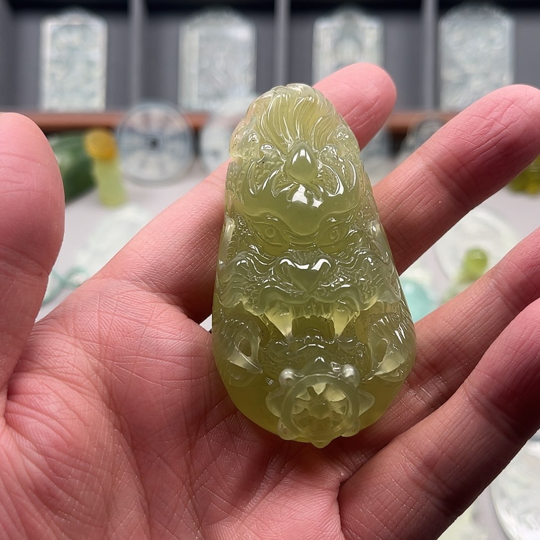 蛇纹石玉颈饰未镶嵌