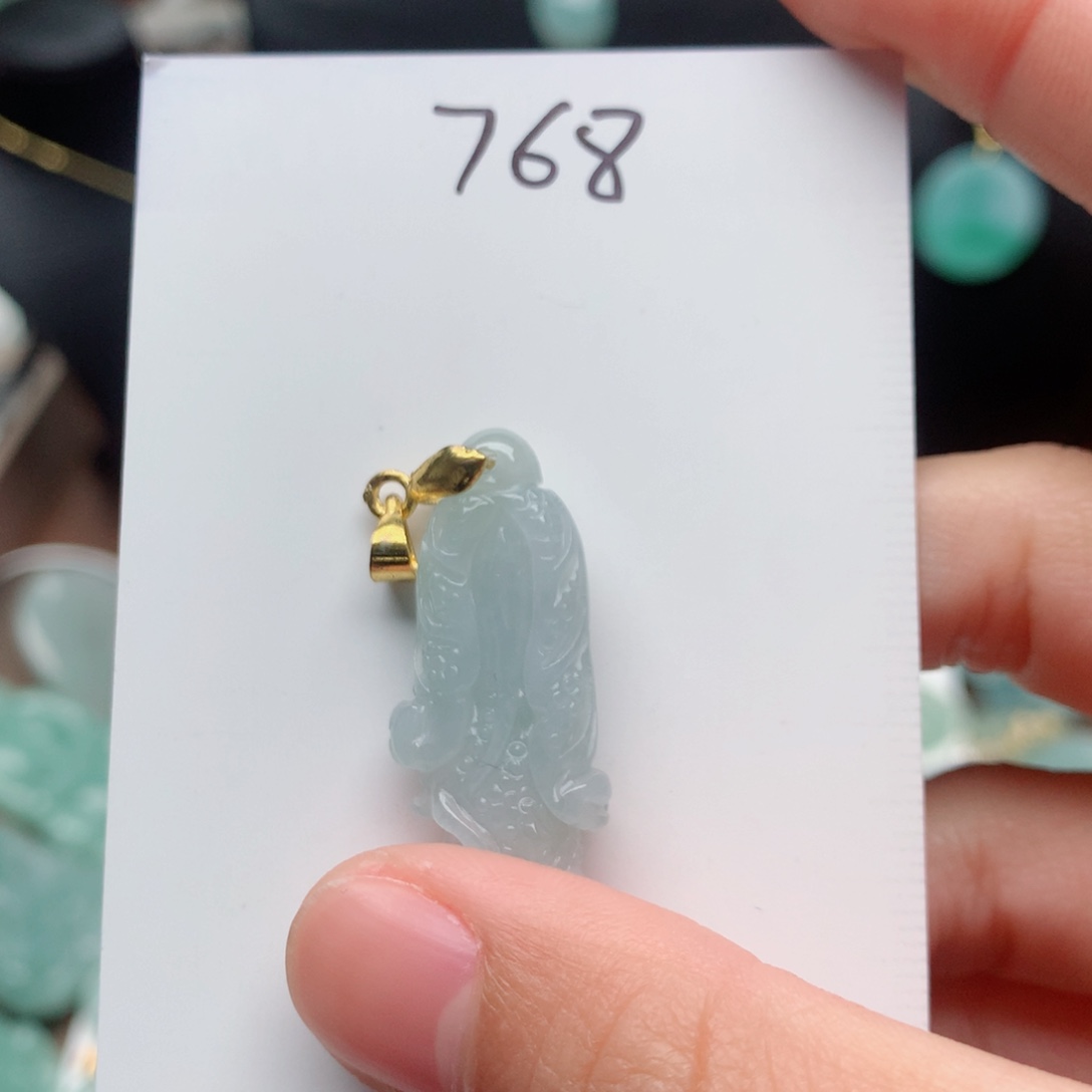 翡翠颈饰合金吊坠