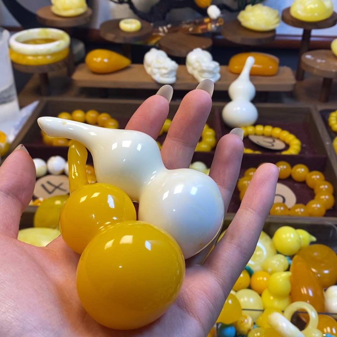 *****骨瓷白 鸡油黄葫芦各一个
