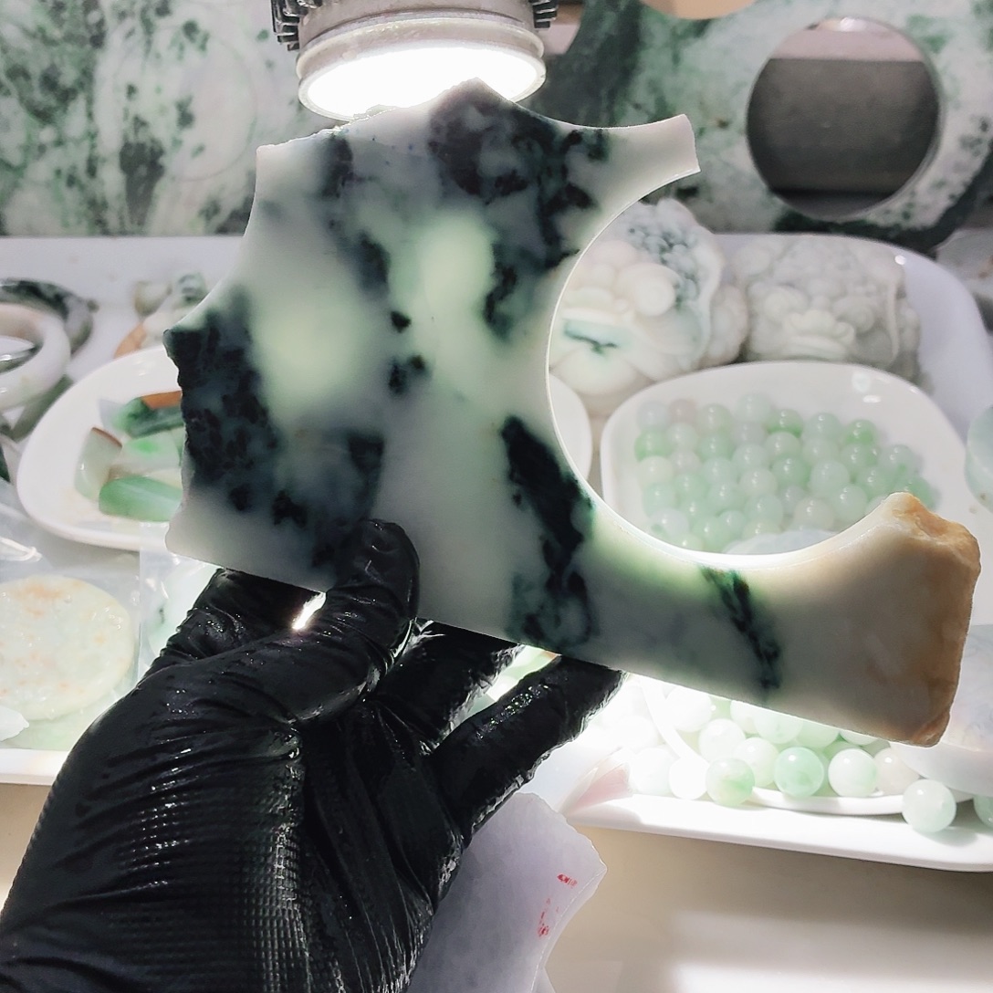 翡翠未镶嵌颈饰边角料