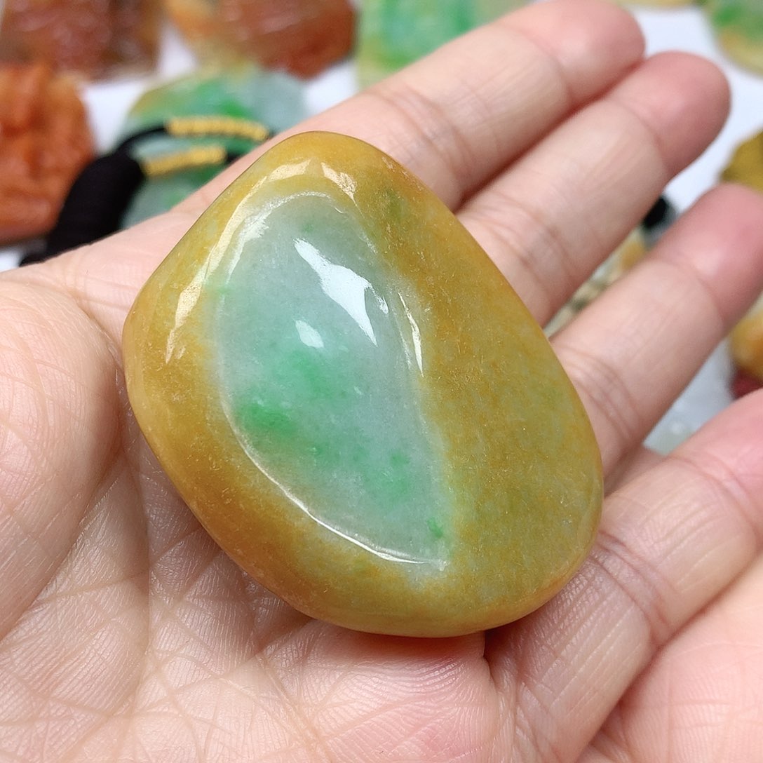 翡翠颈饰未镶嵌翡翠