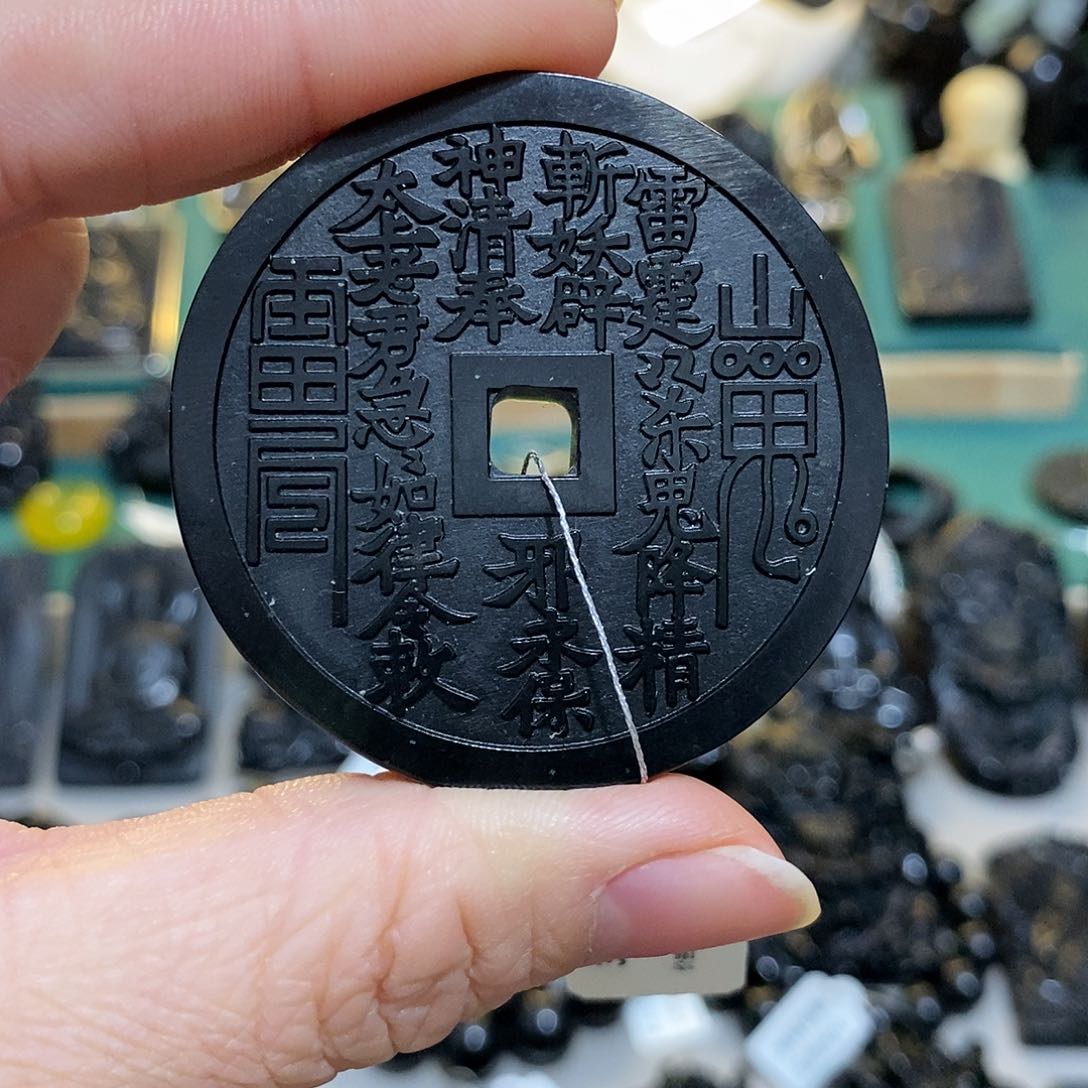 蛇纹石玉颈饰未镶嵌莫**斯