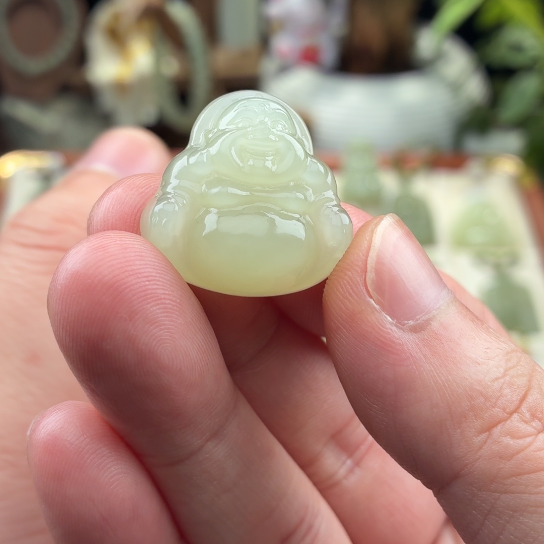 叶****和田玉未镶嵌颈饰