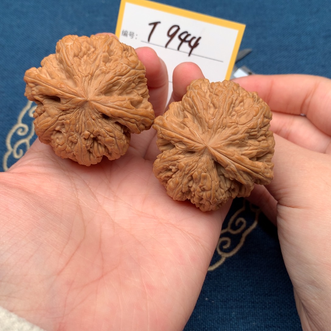 文玩核桃吊坠47粗筋 944