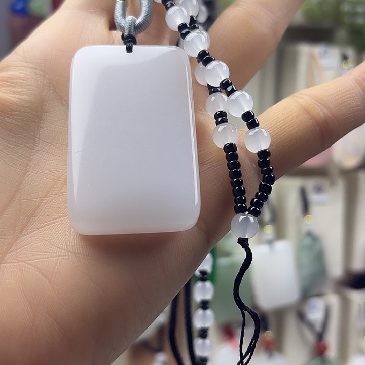 游***石英质玉未镶嵌颈饰