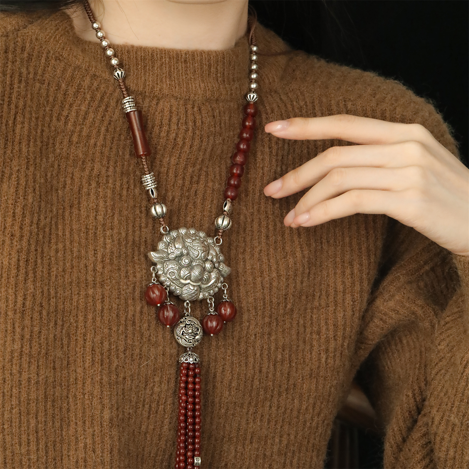 吊坠足银 N17578 醒狮吞米兽红色珠流苏银吊坠项链复古百搭民族风
