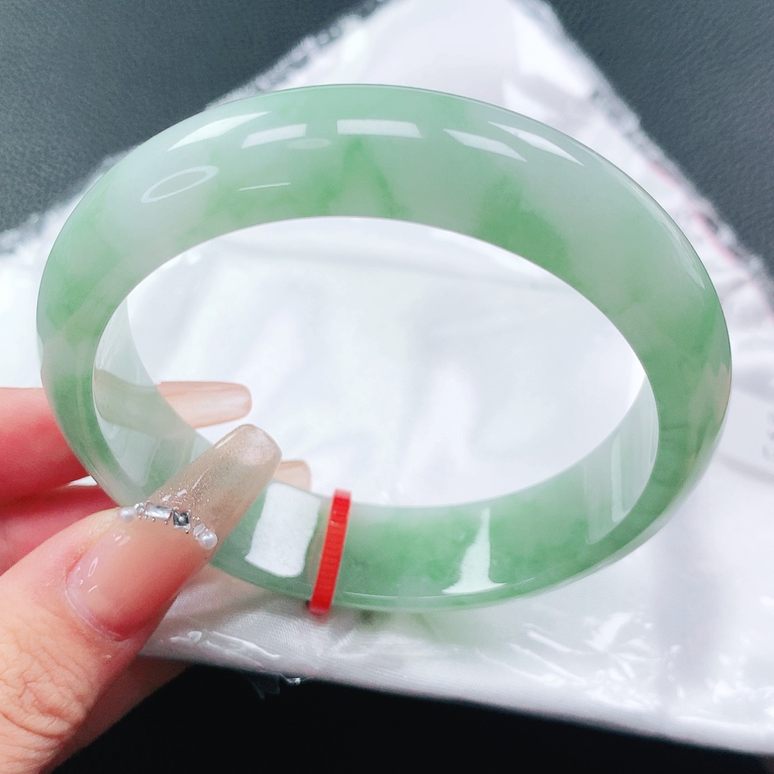 翡翠手镯未镶嵌59圈