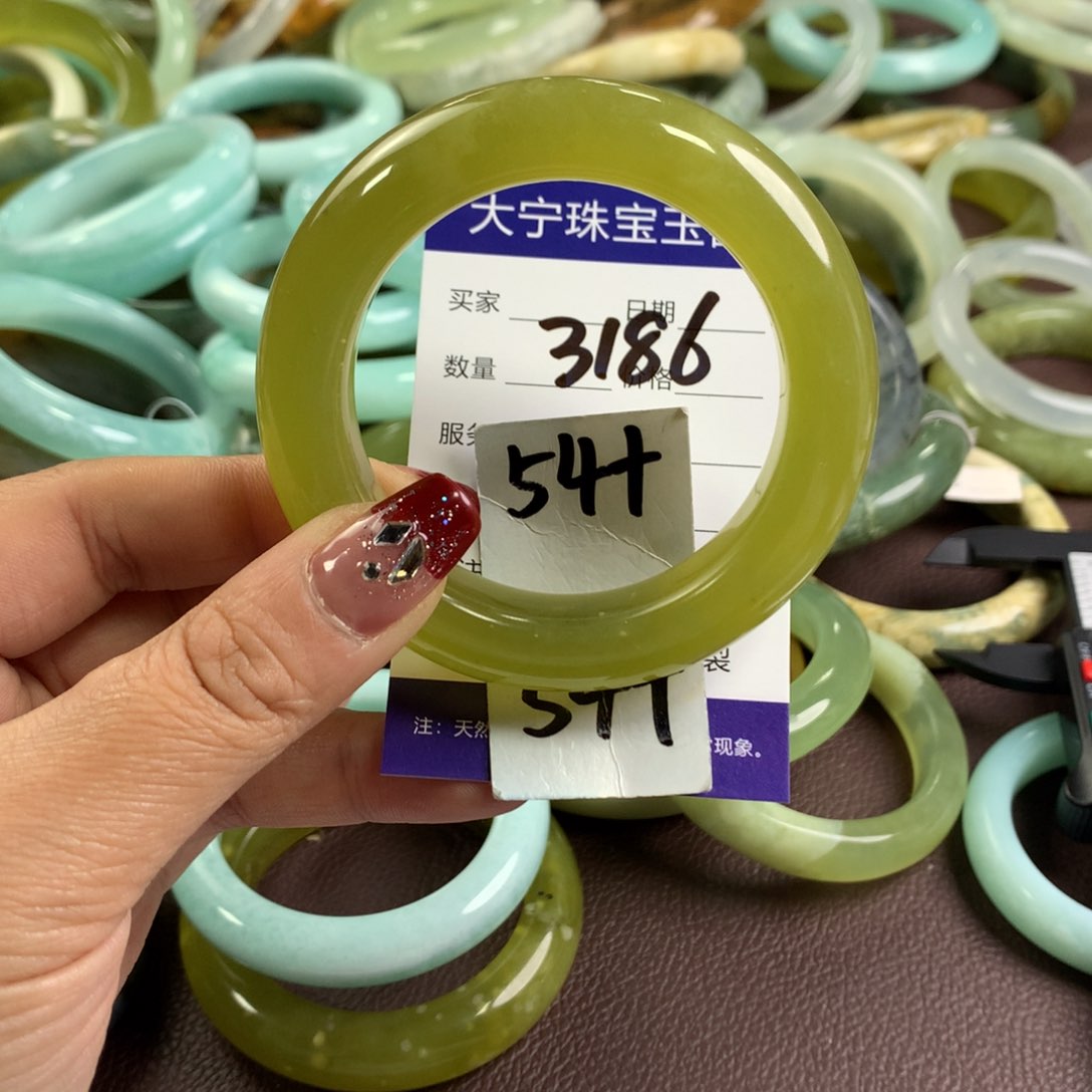 蛇纹石玉手镯未镶嵌3186