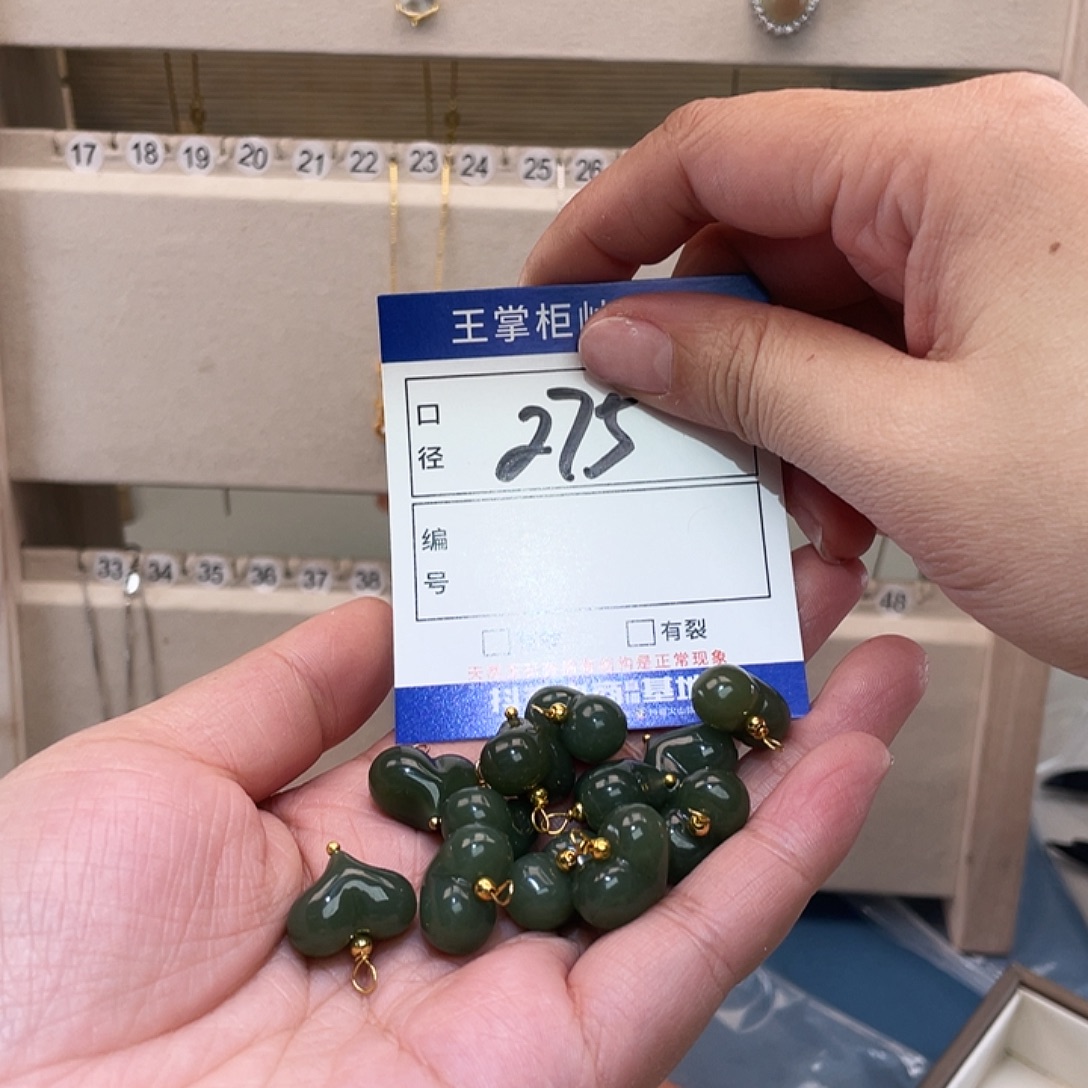 和田玉未镶嵌颈饰多样性，发一件