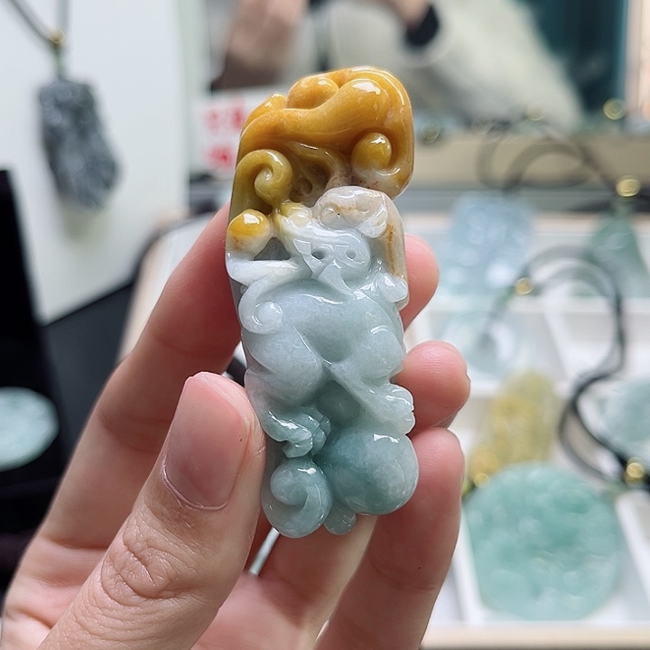 翡翠颈饰未镶嵌翡翠