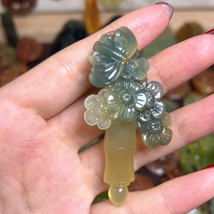 蛇纹石玉颈饰未镶嵌