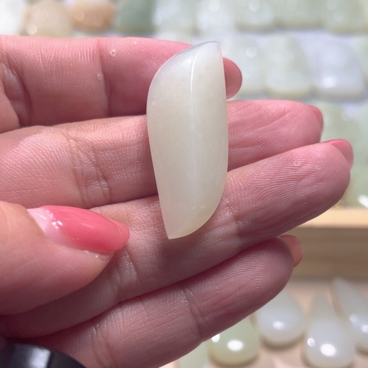 未镶嵌和田玉（糖玉）珠宝半成品