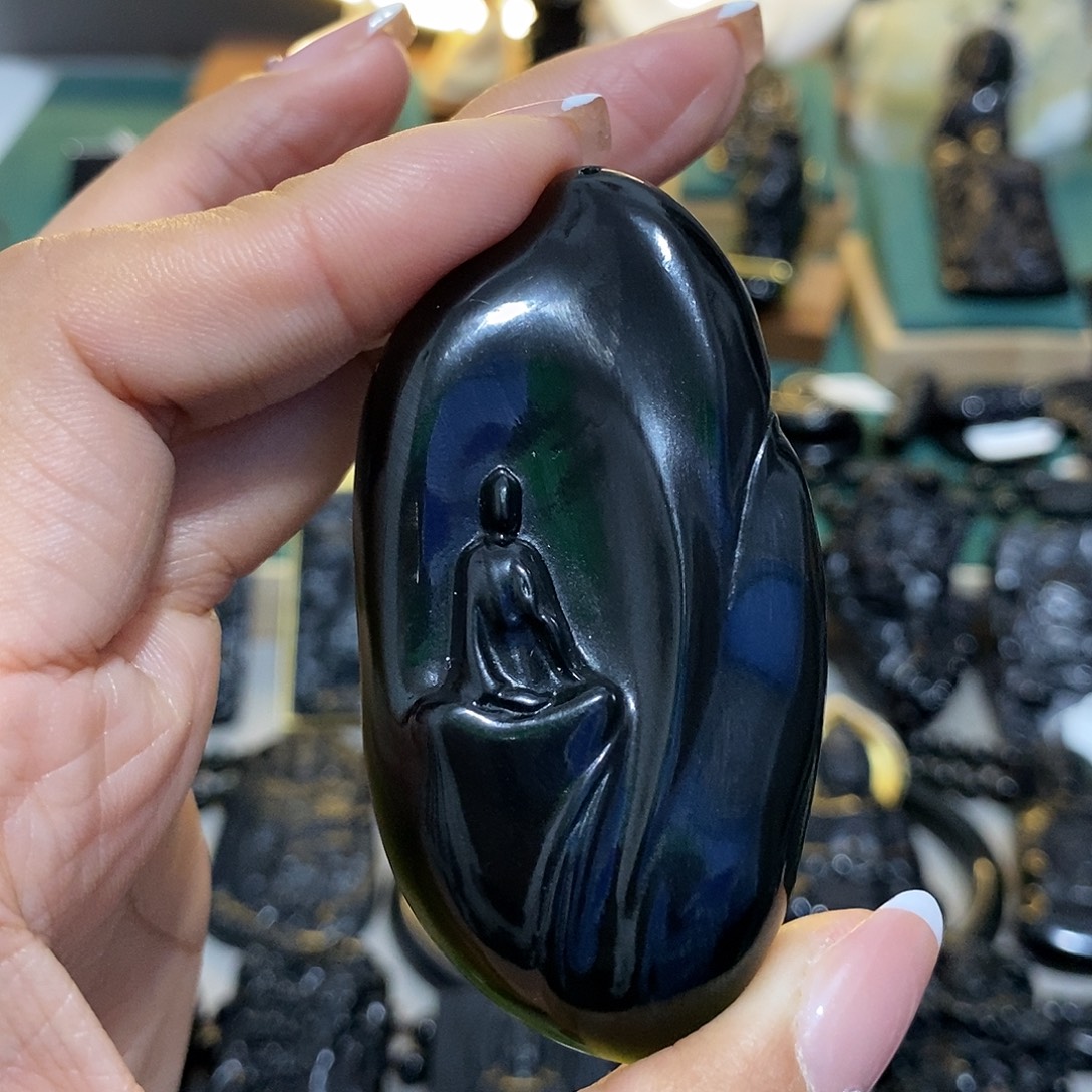 我***贝蛇纹石玉未镶嵌颈饰