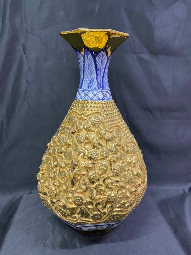 金包瓷捏花大玉壶春