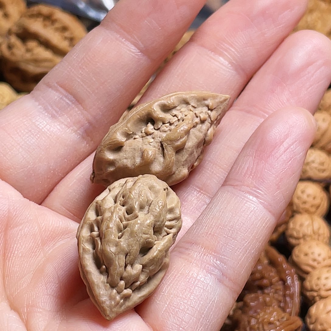 霖****核桃麒麟角配饰白茬