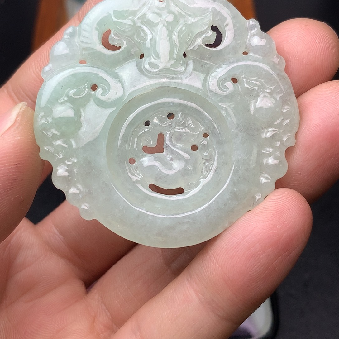 翡翠未镶嵌颈饰翡翠首饰和翡翠珠宝