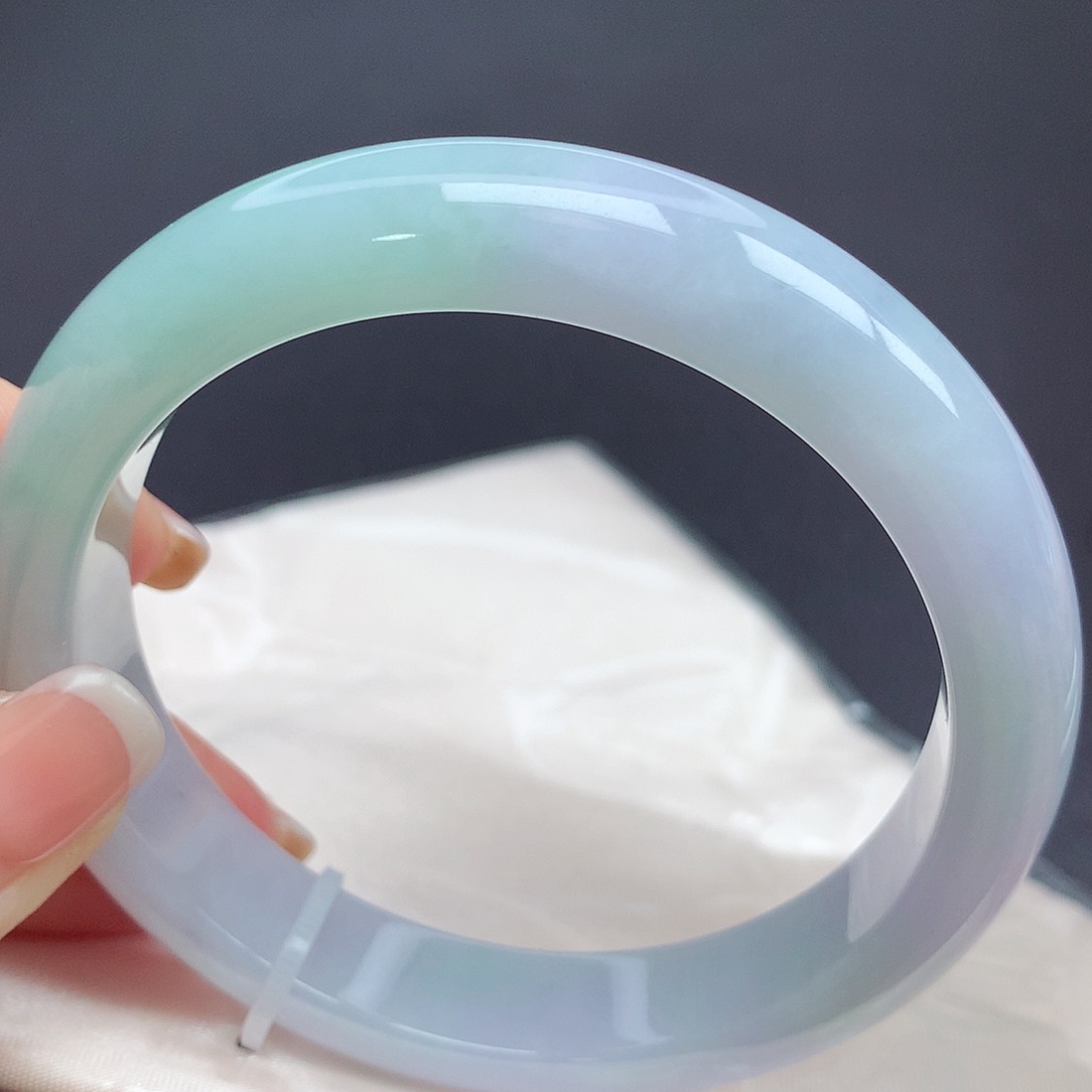 翡翠手镯未镶嵌62圈口