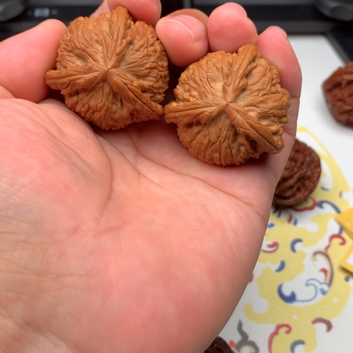 文玩核桃把件白奔