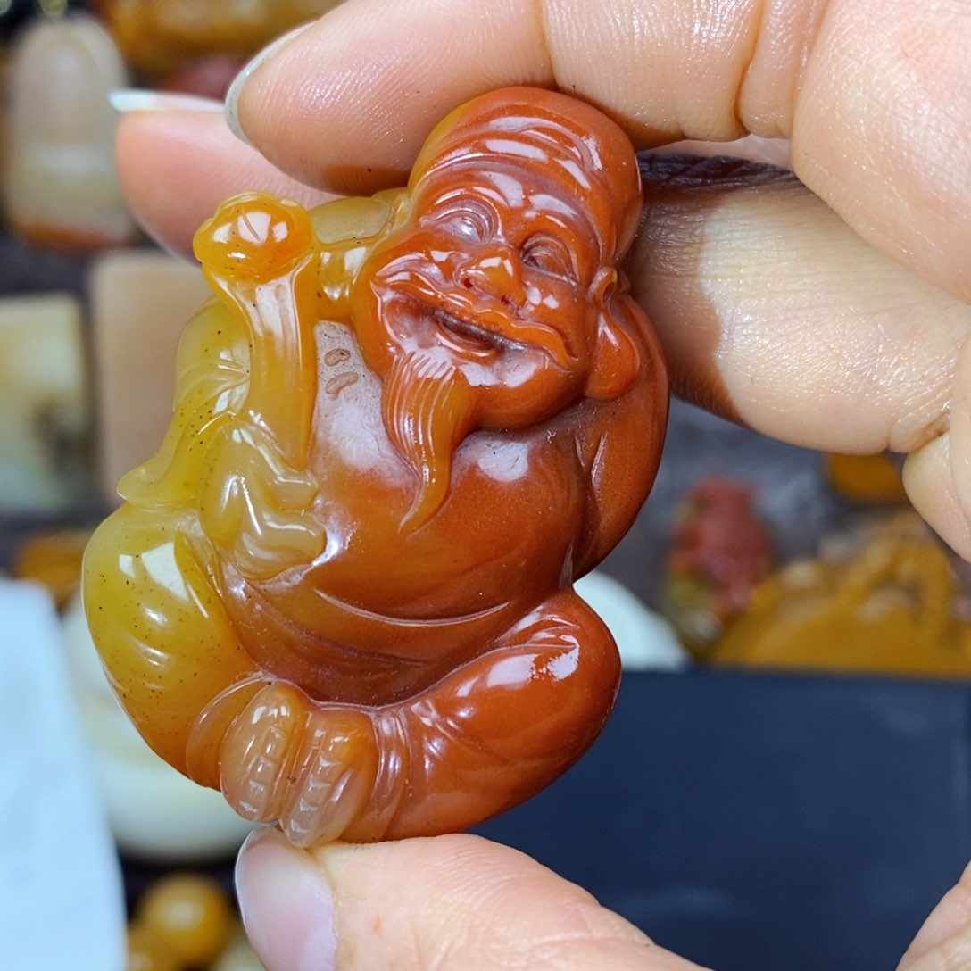 石英质玉（黄龙玉）颈饰未镶嵌