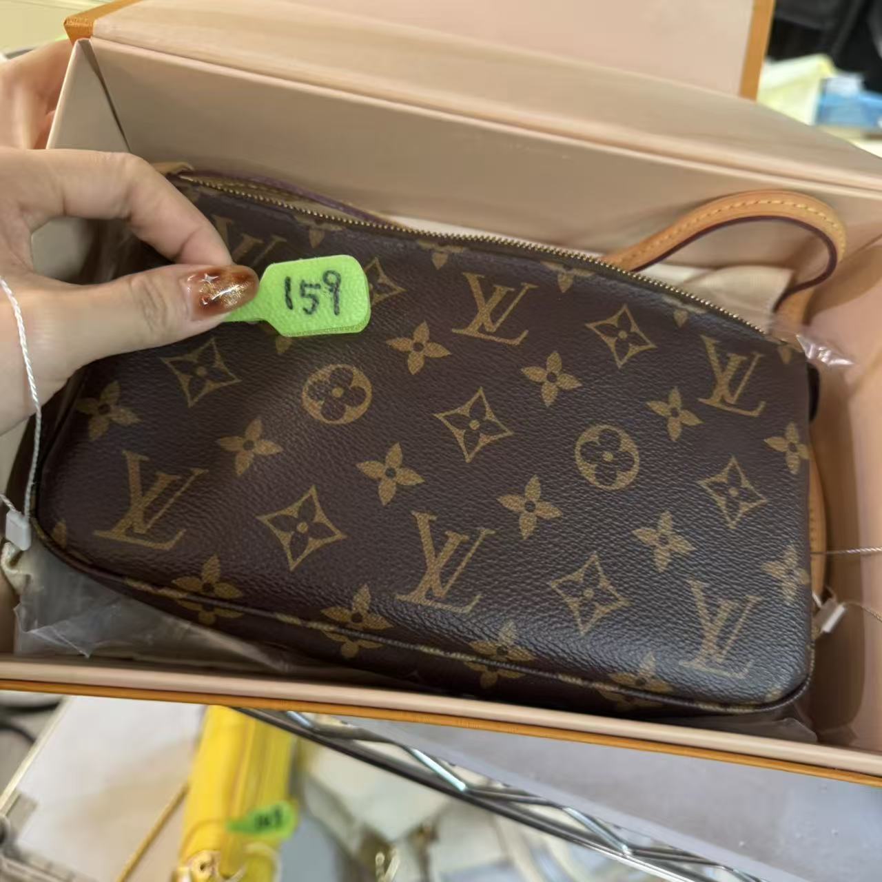 95新 LouisVuitton/路易威登 -1  159  he  /二奢包包