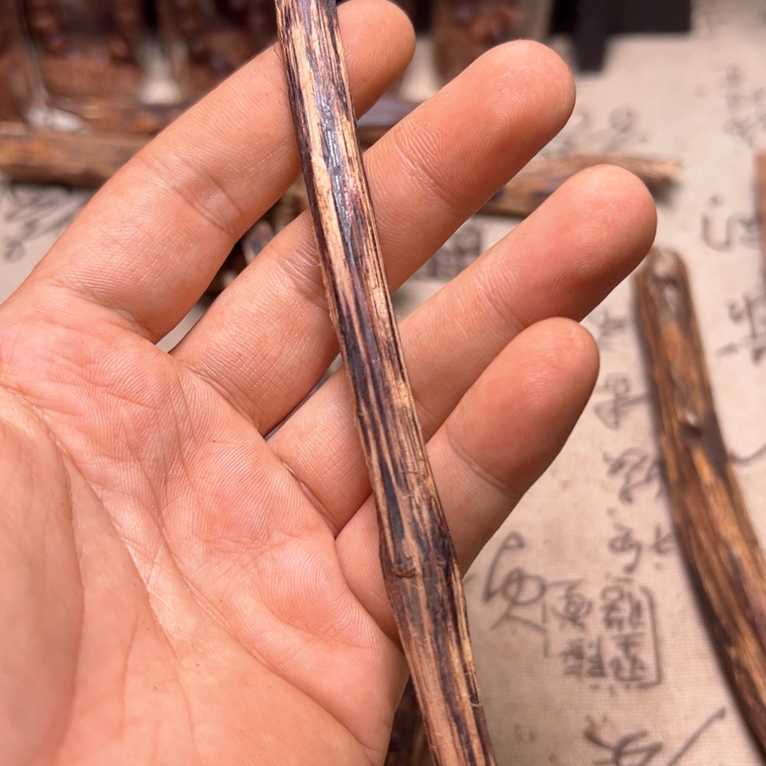 白***甲降真香海南十亩香手镯料