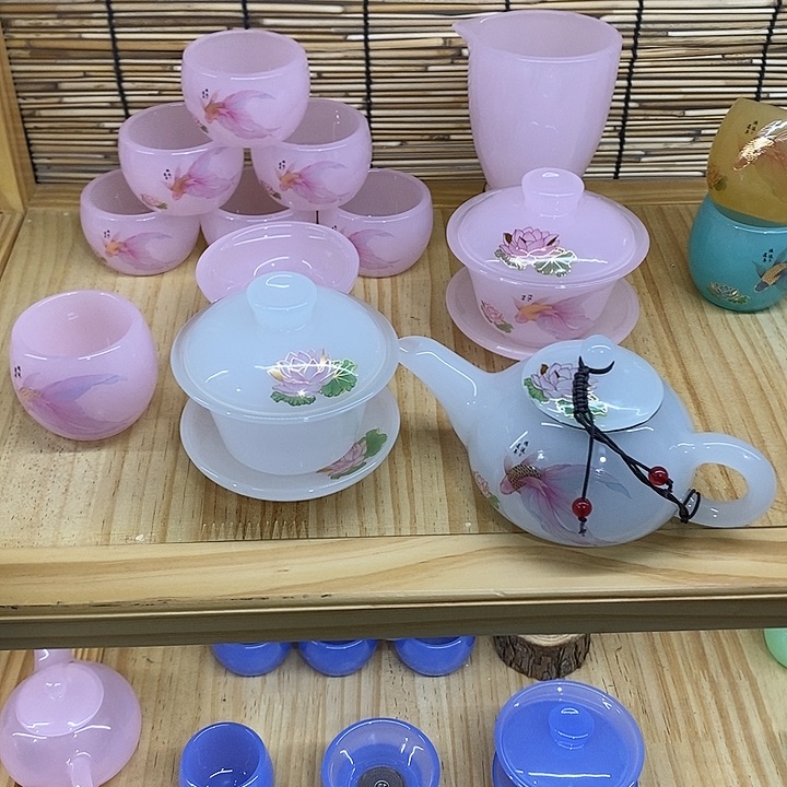 朝**转白鱼一套，带礼盒，茶壶1主人杯1