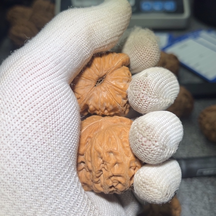 文玩核桃吊坠万*筒元宝