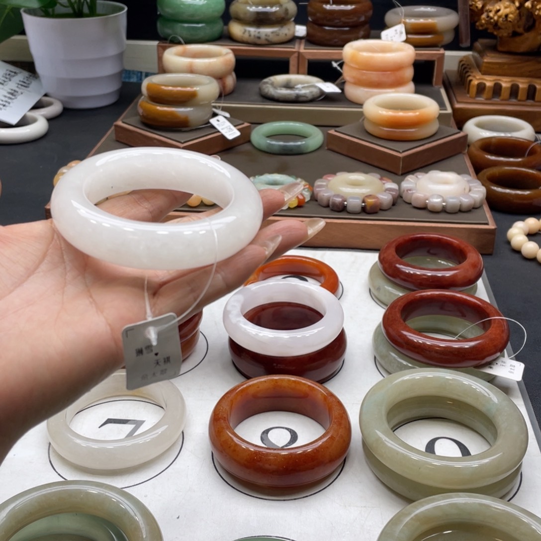 始***安石英岩玉未镶嵌手镯