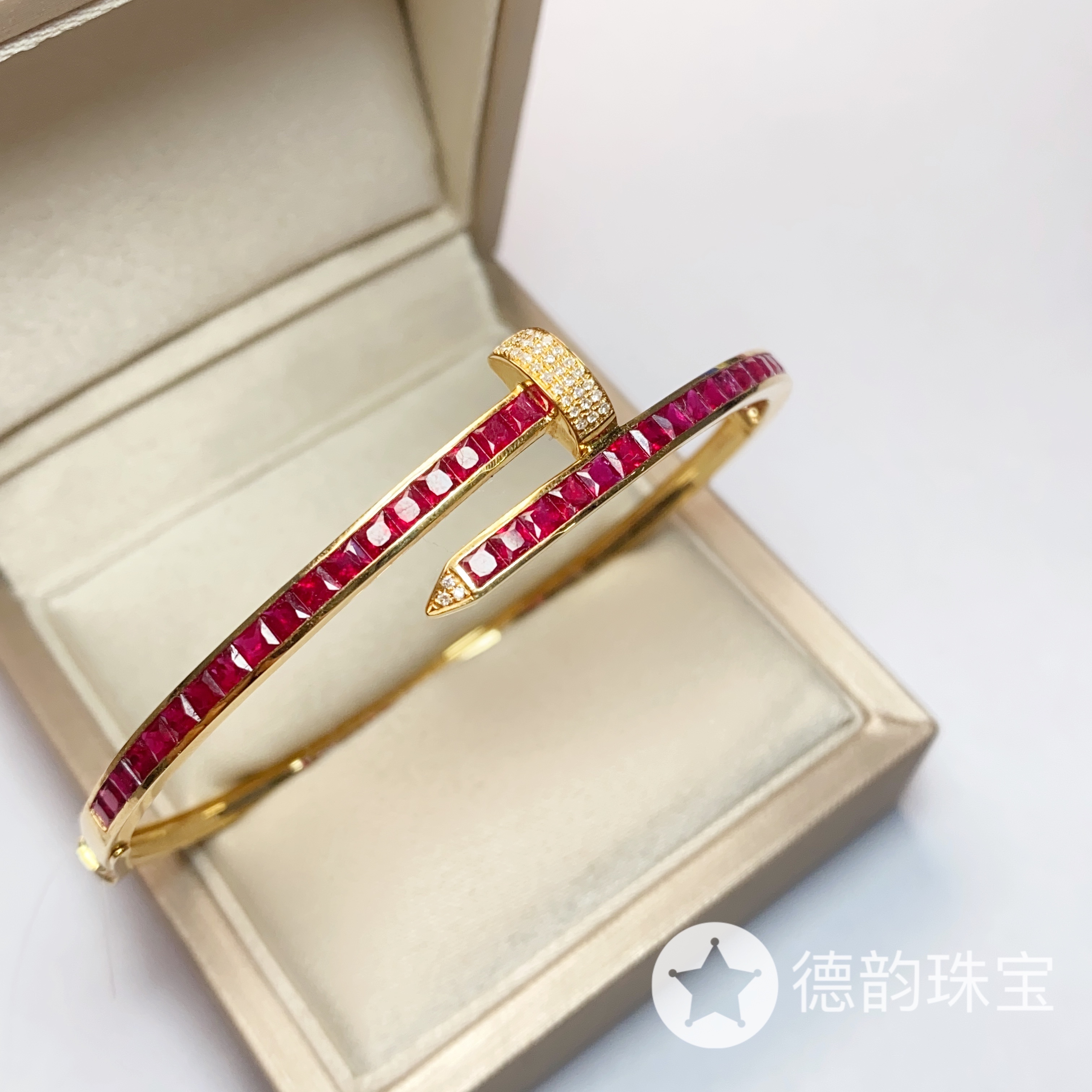 18K金镶嵌红宝石手镯