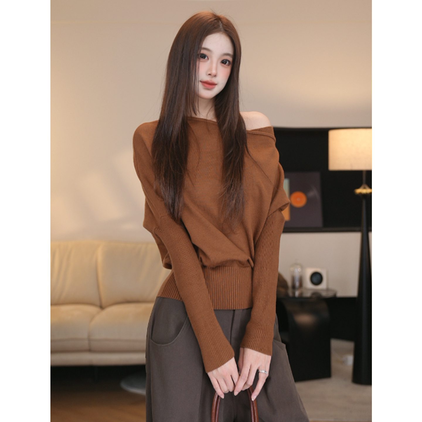 尔给秋冬百搭斜露肩蝙蝠袖针织衫毛衣女新款高级感慵懒风长袖上衣