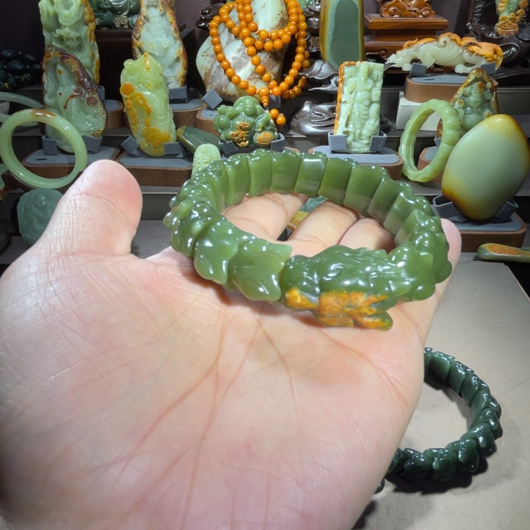 透闪石质玉龙骨手串未镶嵌怡****5