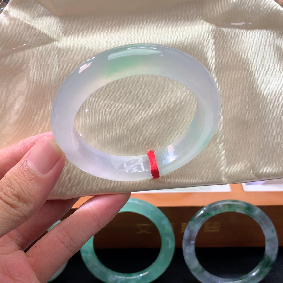 翡翠未镶嵌手镯冰甜绿