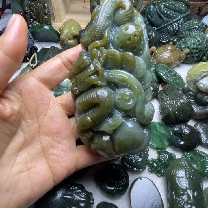 南***柯和田玉未镶嵌颈饰