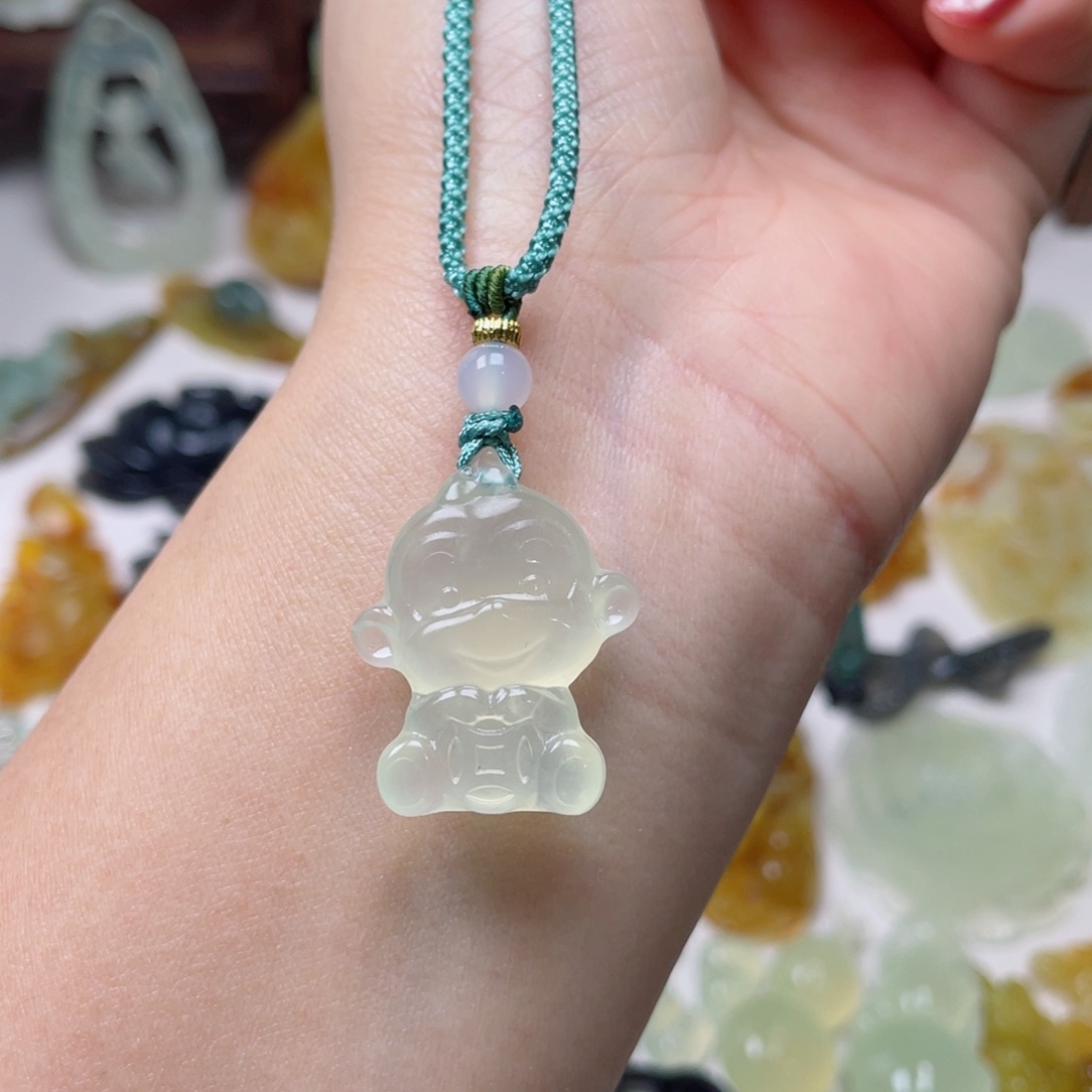 蛇纹石玉颈饰未镶嵌