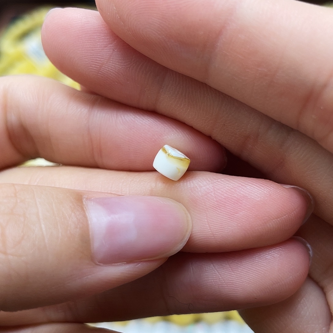 未镶嵌蜜蜡裸石直切5.3✖️4.2mm福利（瑕）